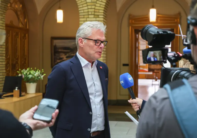 Lenke til artikkel om FrP krever kraftige skatte- og avgiftskutt Lenke til artikkel om FrP krever kraftige skatte- og avgiftskutt