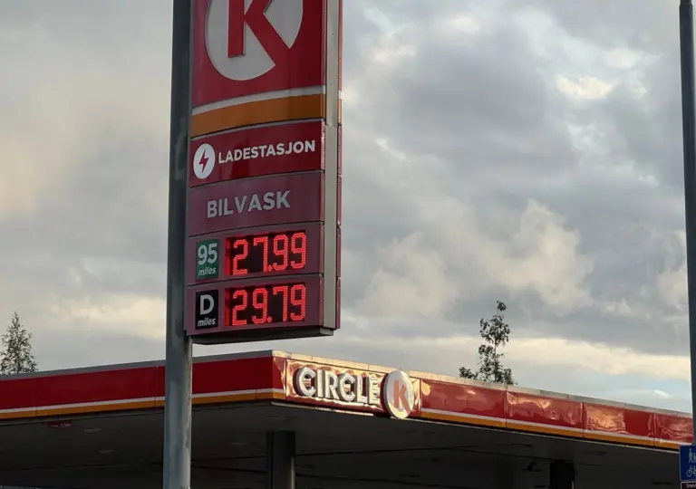 Lenke til artikkel om Norge er i verdenstoppen på dyr diesel og bensin Lenke til artikkel om Norge er i verdenstoppen på dyr diesel og bensin