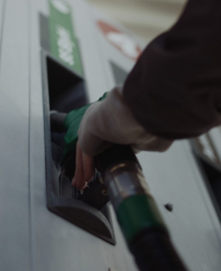 Levekostnadene for strøm, drivstoff og mat blir stadig høyere. Vi vil at folk skal få bruke pengene sine slik de selv ønsker, uten å bli tynget ned av unødvendige og dyre skatter og avgifter. Vi vil gi folk lavere utgifter og større handlefrihet.