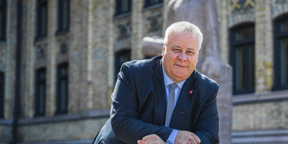 Bård Hoksrud utenfor Stortinget Bård Hoksrud utenfor Stortinget