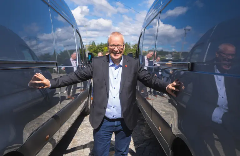 Lenke til artikkelen om: FrP vil fjerne meningsløse regler som straffer elektriske varebiler