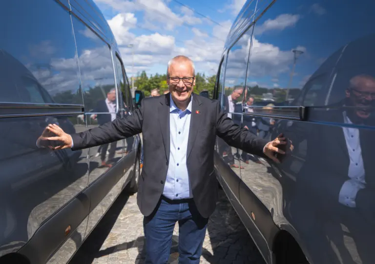 Lenke til artikkel om FrP vil fjerne meningsløse regler som straffer elektriske varebiler Lenke til artikkel om FrP vil fjerne meningsløse regler som straffer elektriske varebiler