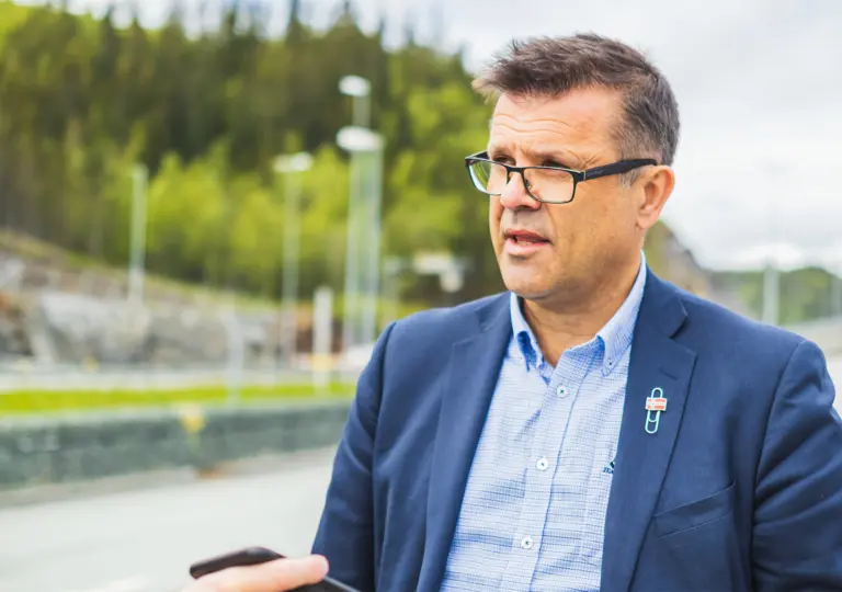 Lenke til artikkel om Nedtur for bilister og togreisende Lenke til artikkel om Nedtur for bilister og togreisende