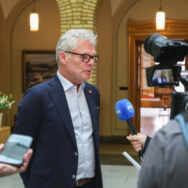 Lenke til artikkel om FrP krever kraftige skatte- og avgiftskutt