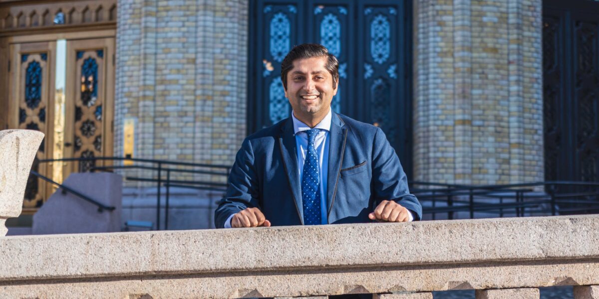 Himanshu Gulati utenfor Stortinget
