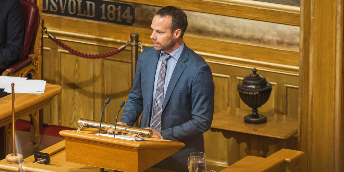 Jon Engen Helgheim på Stortingets talerstol Jon Engen Helgheim på Stortingets talerstol