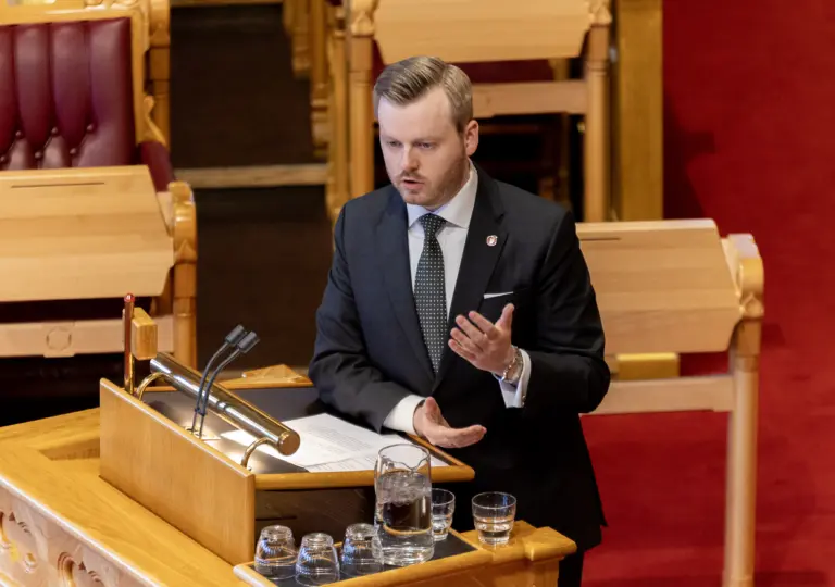 Lenke til artikkel om Voksne mennesker må få ta egne valg Lenke til artikkel om Voksne mennesker må få ta egne valg