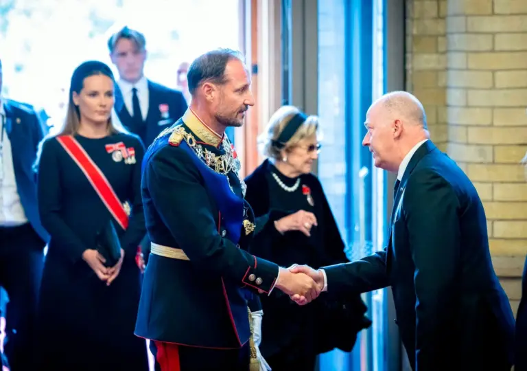 Lenke til artikkel om Kong Haakon VIII har avlagt sin ed i Stortinget