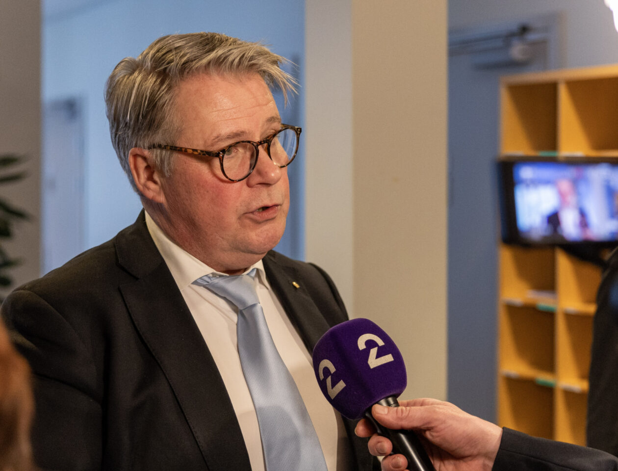 Lenke til artikkel omSterk kritikk både av regjeringen Støre og tidligere statsråd Mehl