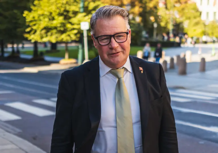 Lenke til artikkel om Forsvaret skal prioriteres i strømnettet Lenke til artikkel om Forsvaret skal prioriteres i strømnettet