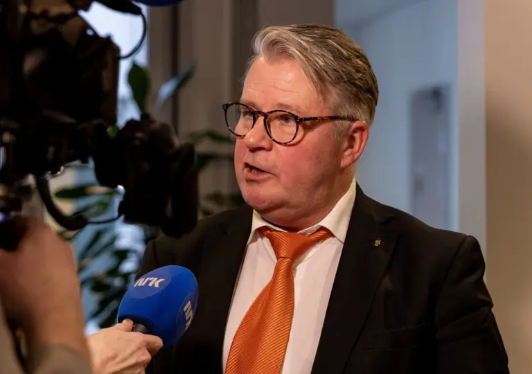 Lenke til artikkel om – Arrogant og oppsiktsvekkende av Støre Lenke til artikkel om – Arrogant og oppsiktsvekkende av Støre