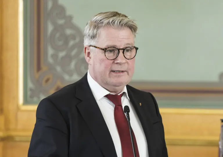 Lenke til artikkel om Vil ha alle kort på bordet
