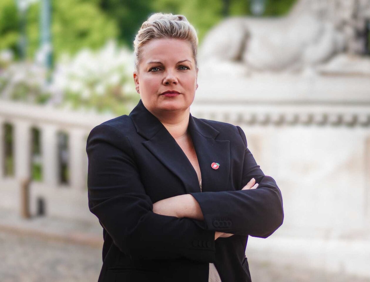Lenke til artikkel om– Regjeringen bør beklage etter adopsjonsgranskingen