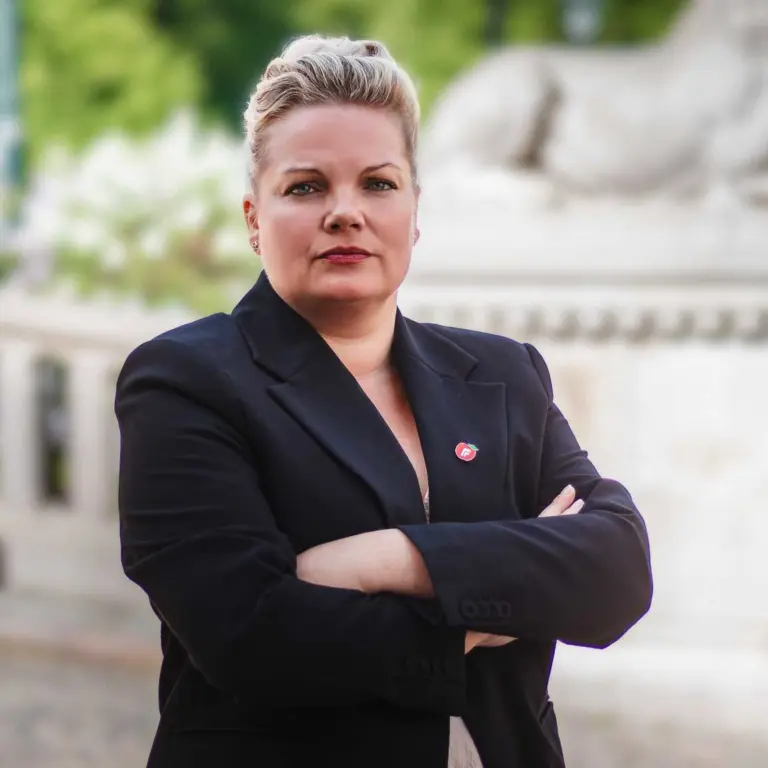 Lenke til artikkel om – Regjeringen bør beklage etter adopsjonsgranskingen