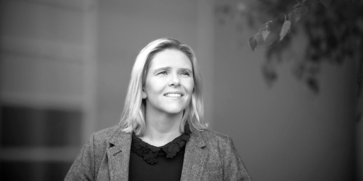 Sylvi Listhaug i svart/hvitt. Foto.