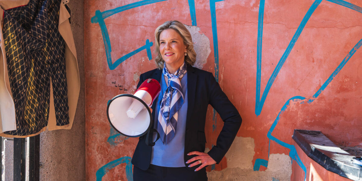 Sylvi Listhaug med megafon på Youngstorget Sylvi Listhaug med megafon på Youngstorget