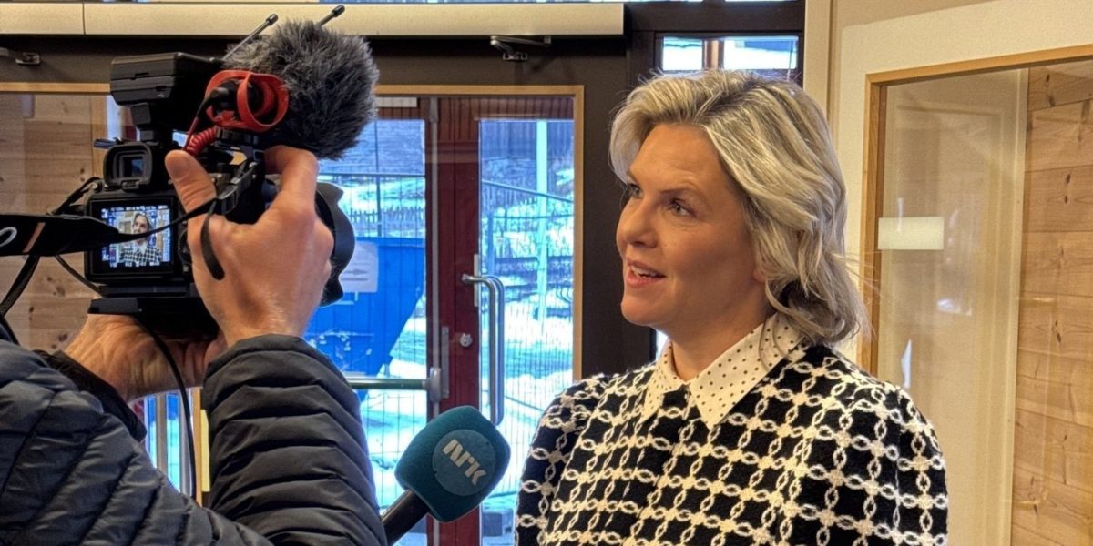 Partileder Sylvi Listhaug besøkte i høst Lom, som står i fare for å miste den videregående skolen.