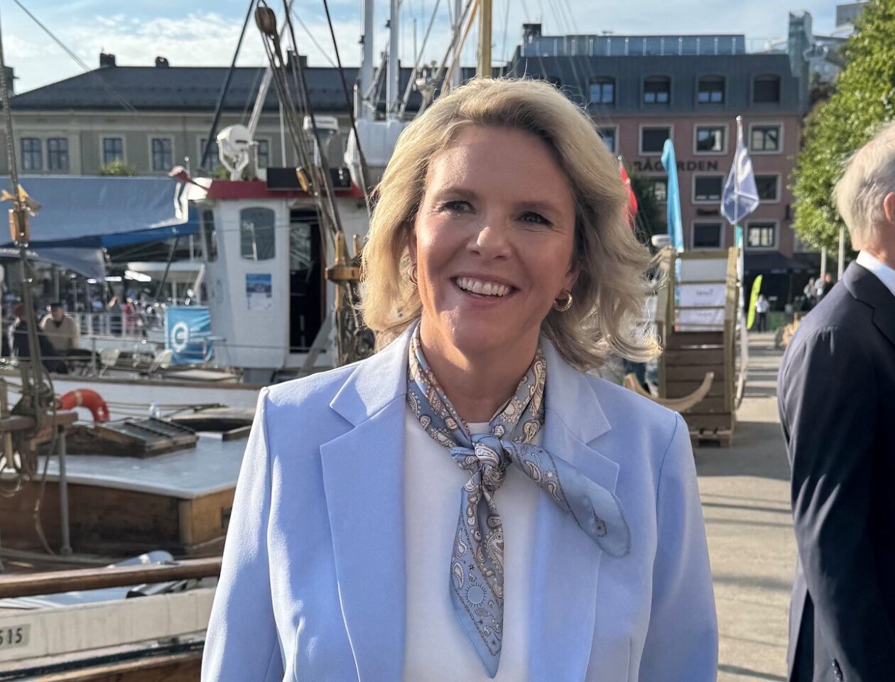 Lenke til artikkel omListhaug ber Støre legge kortene på bordet