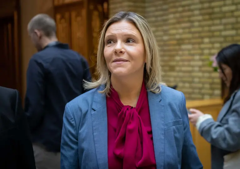 Lenke til artikkel om Gjennomslag for full stortingssal i behandlingen av smittevernloven