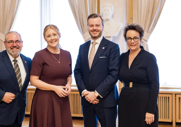 Lenke til artikkel om Kvinnehelse trenger mer enn fine ord Lenke til artikkel om Kvinnehelse trenger mer enn fine ord