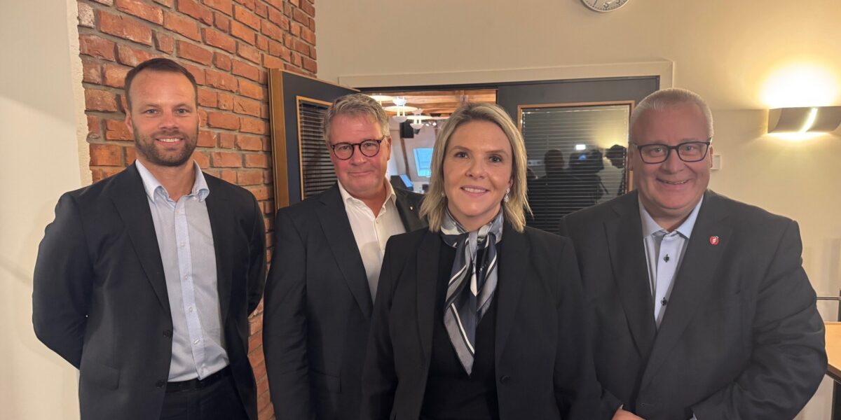 Partileder Sylvi Listhaug sammen med Frps kandidater til lederverv i stortingskomiteene. Jon Helgheim (justis), Per-Willy Amundsen (kontroll og konstititusjon) og Bård Hoksrud (transport).