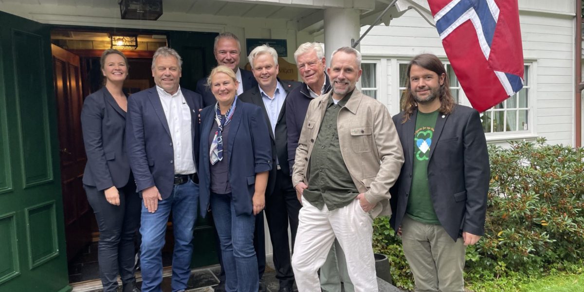 Fra venstre: Fremskrittspartiet Liv Lønnum, Pensjonistpartiet Kjell Johansen, Høyre Cecilie Dahl-Jørgensen Pind, Høyre Kristian Forslund, Fremskrittspartiet Tønnes Steenersen, Pensjonistpartiet Gunnar Bengt Vegsgaard, Senterpartiet Paal Alexander Sjøvall og Senterpartiet Anders Eidsvaag Graven. Fra venstre: Fremskrittspartiet Liv Lønnum, Pensjonistpartiet Kjell Johansen, Høyre Cecilie Dahl-Jørgensen Pind, Høyre Kristian Forslund, Fremskrittspartiet Tønnes Steenersen, Pensjonistpartiet Gunnar Bengt Vegsgaard, Senterpartiet Paal Alexander Sjøvall og Senterpartiet Anders Eidsvaag Graven.