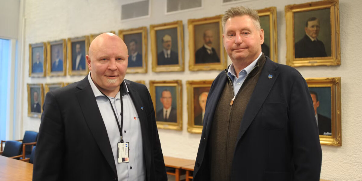 GJØR FELLES SAK: Ordfører Rune Edvardsen (t.h.) og varaordfører Rune Østergren mener partipolitiske skillelinjer ikke må komme i veien for en fremtidsrettet helse- og omsorgstjeneste. Foto: Roger Danielsen GJØR FELLES SAK: Ordfører Rune Edvardsen (t.h.) og varaordfører Rune Østergren mener partipolitiske skillelinjer ikke må komme i veien for en fremtidsrettet helse- og omsorgstjeneste. Foto: Roger Danielsen