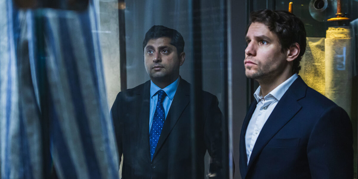 Himanshu Gulati og Magnus Birkelund besøker Holocaustsenteret.