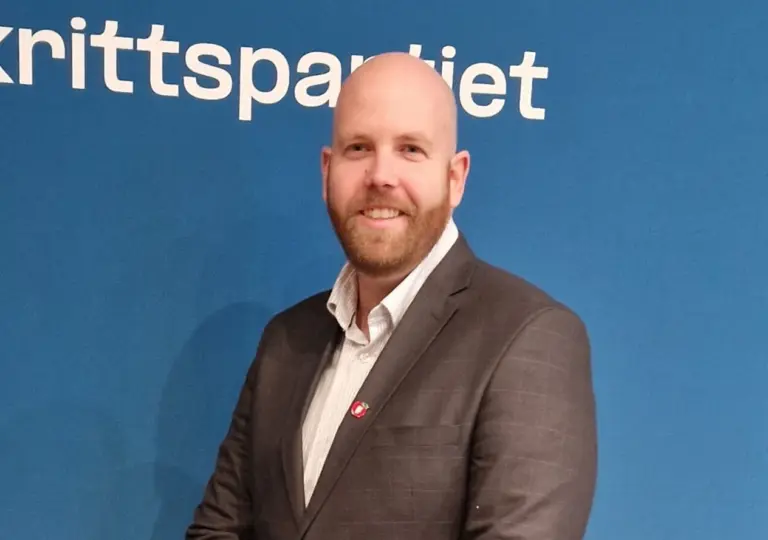 Lenke til artikkel om Sommerpraten: Henrik Sand Martinsen (Ullern FrP) Lenke til artikkel om Sommerpraten: Henrik Sand Martinsen (Ullern FrP)