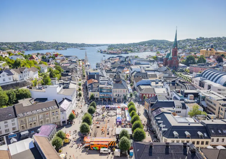 Lenke til artikkel om Nå inviteres medlemmene til å forme Arendal FrPs politikk