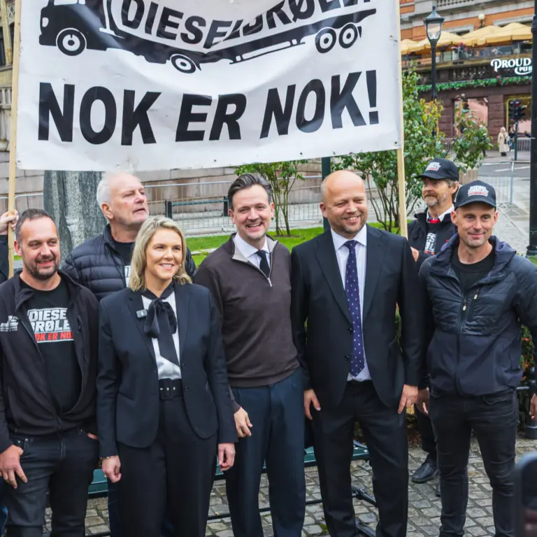 Lenke til artikkel om FrP, Sp og KrF utfordrer Høyre: Kutt drivstoffavgiftene