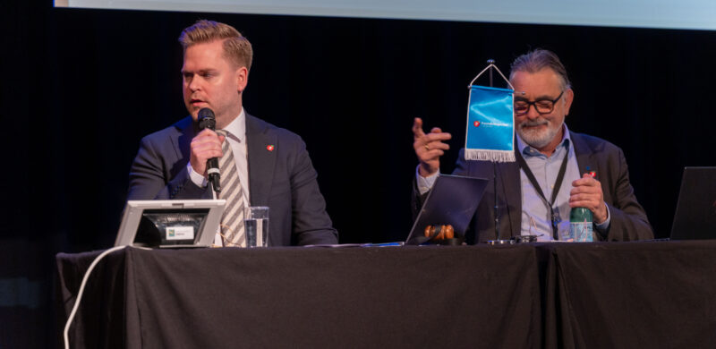Dirigentbordet: Kristoffer Sivertsen og Svein Erik Indbjo