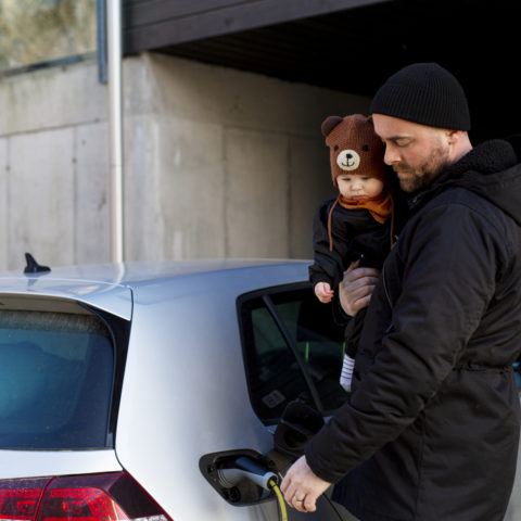 Lenke til artikkel om Derfor må vi kutte i avgifter for bil og drivstoff Lenke til artikkel om Derfor må vi kutte i avgifter for bil og drivstoff